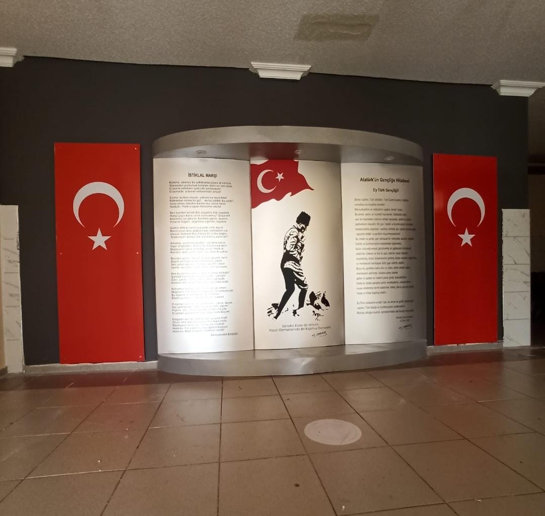 Atatürk & Şehit Köşeleri